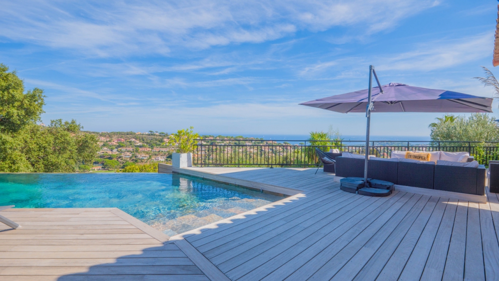Schitterende en stijlvolle modern Provencaalse villa met panoramisch zeezicht