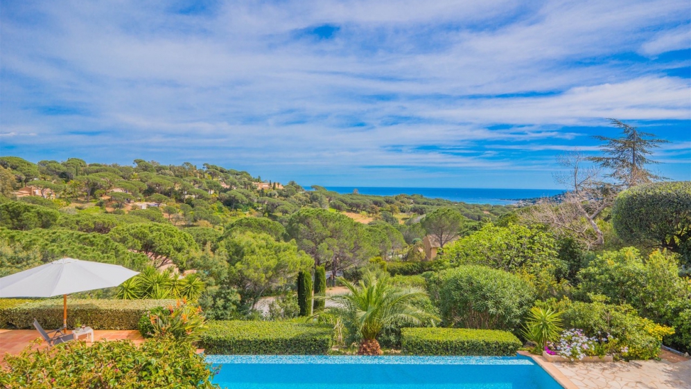 Captivating Provençal Villa in Secure Domain with Breathtaking Sea Views