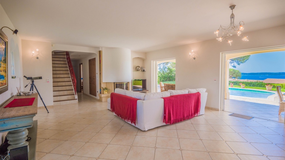 Prime investment opportunity: Stunning villa with expansive sea views in prime location in Sainte-Maxime