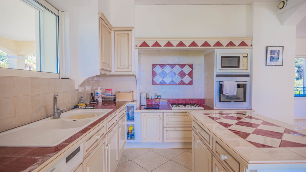 Prime investment opportunity: Stunning villa with expansive sea views in prime location in Sainte-Maxime