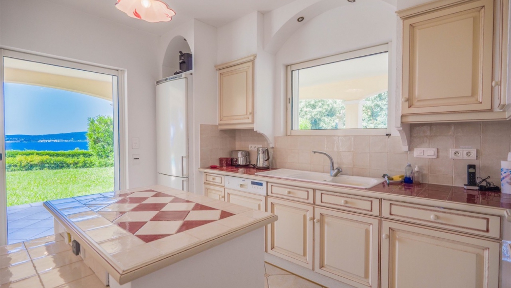 Prime investment opportunity: Stunning villa with expansive sea views in prime location in Sainte-Maxime
