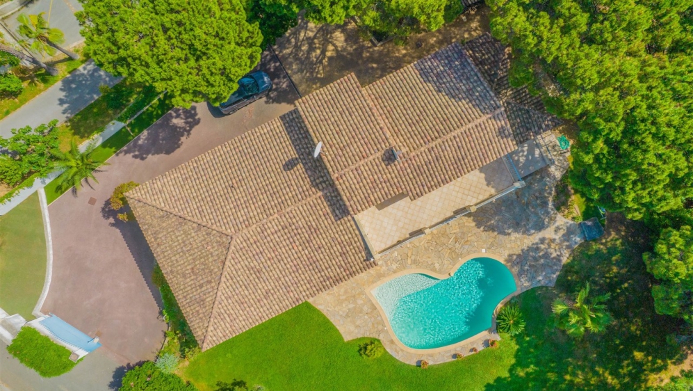 Prime investment opportunity: Stunning villa with expansive sea views in prime location in Sainte-Maxime