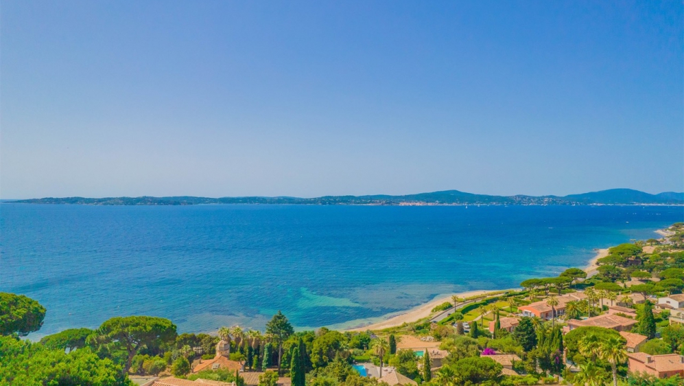 Prime investment opportunity: Stunning villa with expansive sea views in prime location in Sainte-Maxime