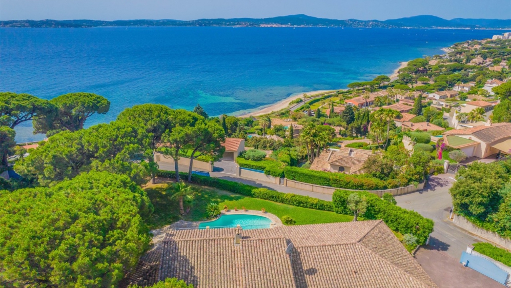 Prime investment opportunity: Stunning villa with expansive sea views in prime location in Sainte-Maxime