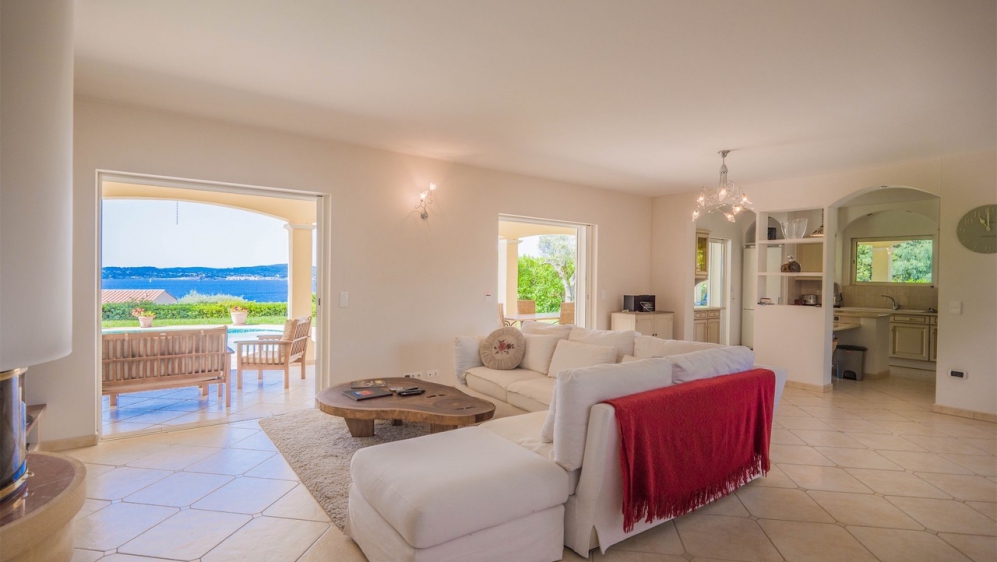 Prime investment opportunity: Stunning villa with expansive sea views in prime location in Sainte-Maxime