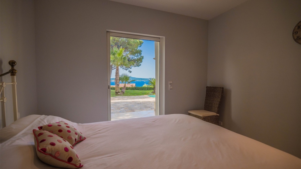 Prime investment opportunity: Stunning villa with expansive sea views in prime location in Sainte-Maxime