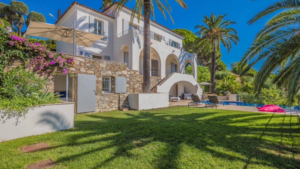 Luxurious 1930s Villa with Panoramic Sea Views in toplocation of Sainte-Maxime