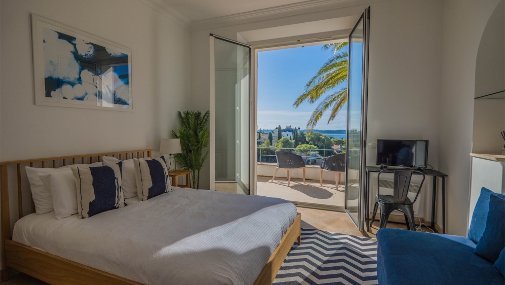 Luxurious 1930s Villa with Panoramic Sea Views in toplocation of Sainte-Maxime