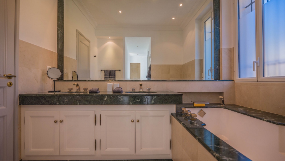 Luxurious 1930s Villa with Panoramic Sea Views in toplocation of Sainte-Maxime
