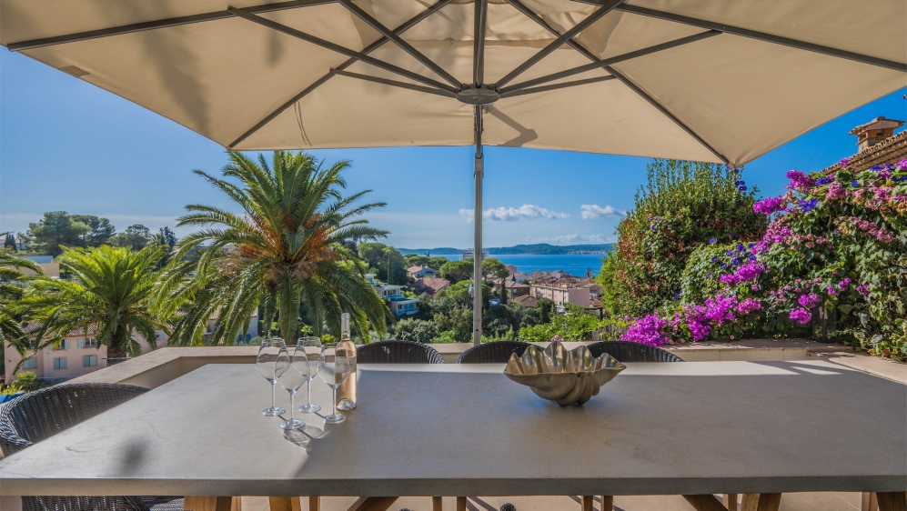 Luxurious 1930s Villa with Panoramic Sea Views in toplocation of Sainte-Maxime