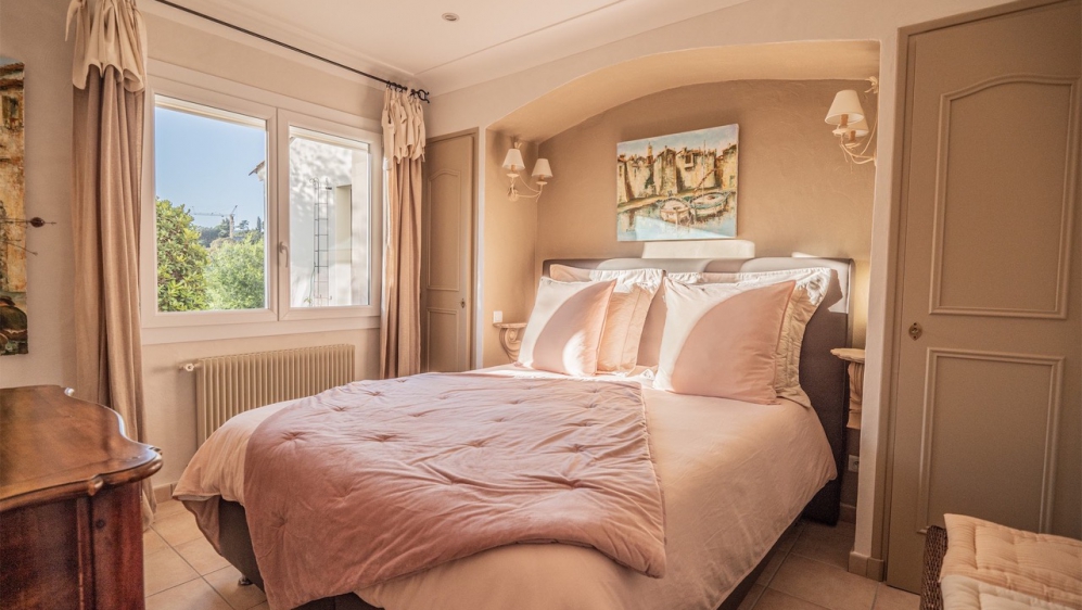 Charmante villa met schitterend zeezicht op loopafstand van het strand