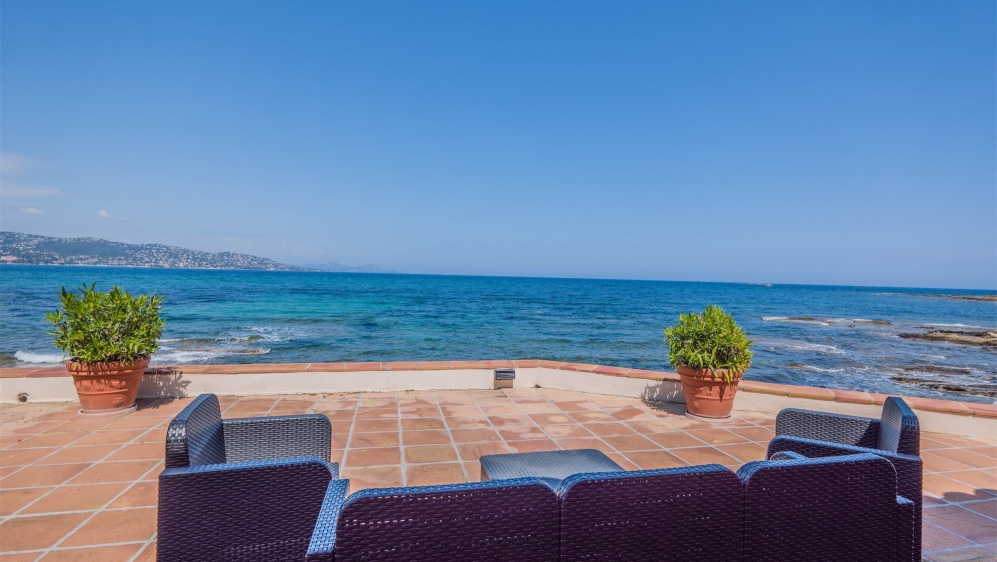 Unieke Waterfront villa aan zee in Sainte Maxime – Een zeldzame kans aan de Golf van Saint-Tropez