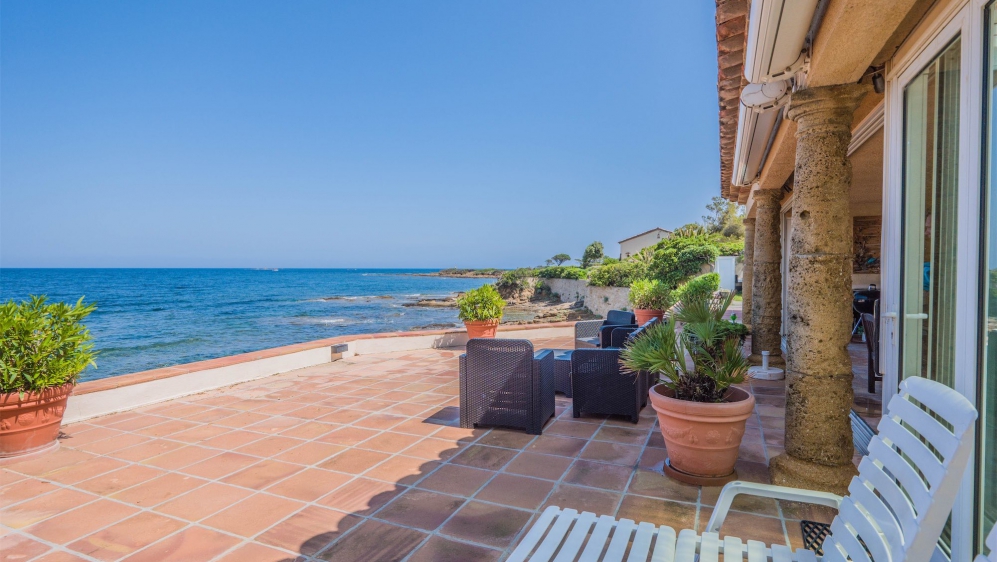 Unieke Waterfront villa aan zee in Sainte Maxime – Een zeldzame kans aan de Golf van Saint-Tropez