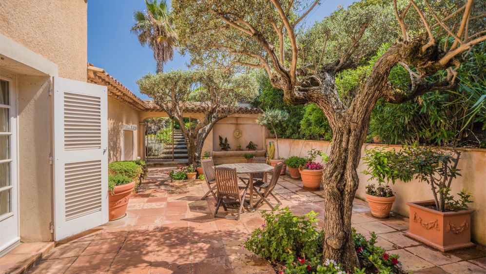Unieke Waterfront villa aan zee in Sainte Maxime – Een zeldzame kans aan de Golf van Saint-Tropez