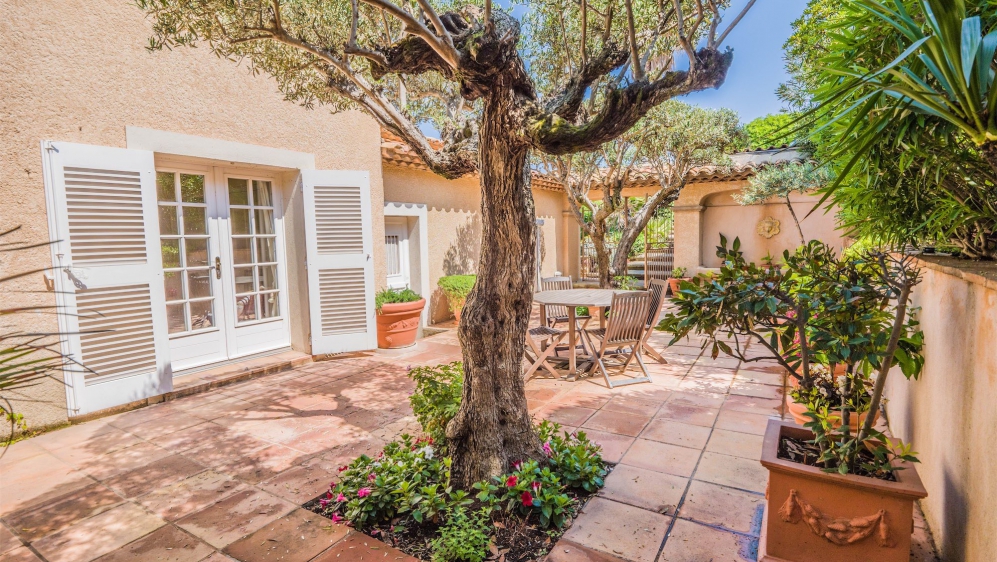 Unieke Waterfront villa aan zee in Sainte Maxime – Een zeldzame kans aan de Golf van Saint-Tropez