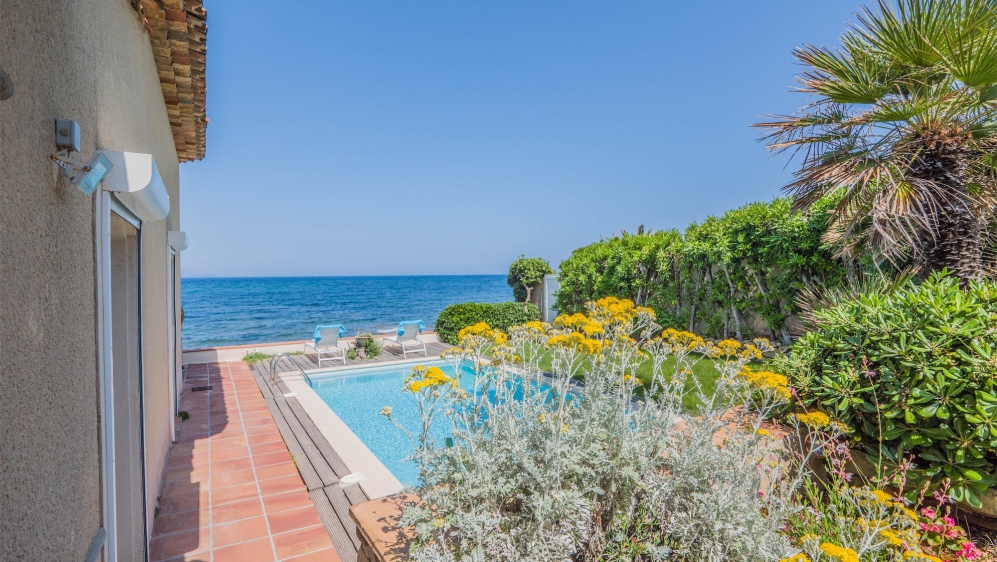 Unieke Waterfront villa aan zee in Sainte Maxime – Een zeldzame kans aan de Golf van Saint-Tropez