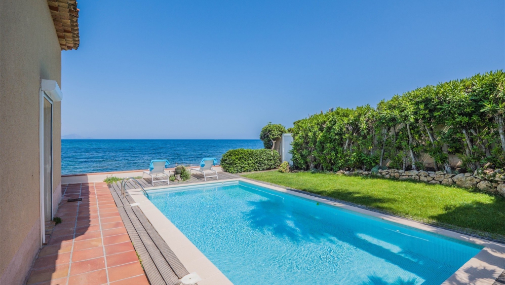 Unieke Waterfront villa aan zee in Sainte Maxime – Een zeldzame kans aan de Golf van Saint-Tropez
