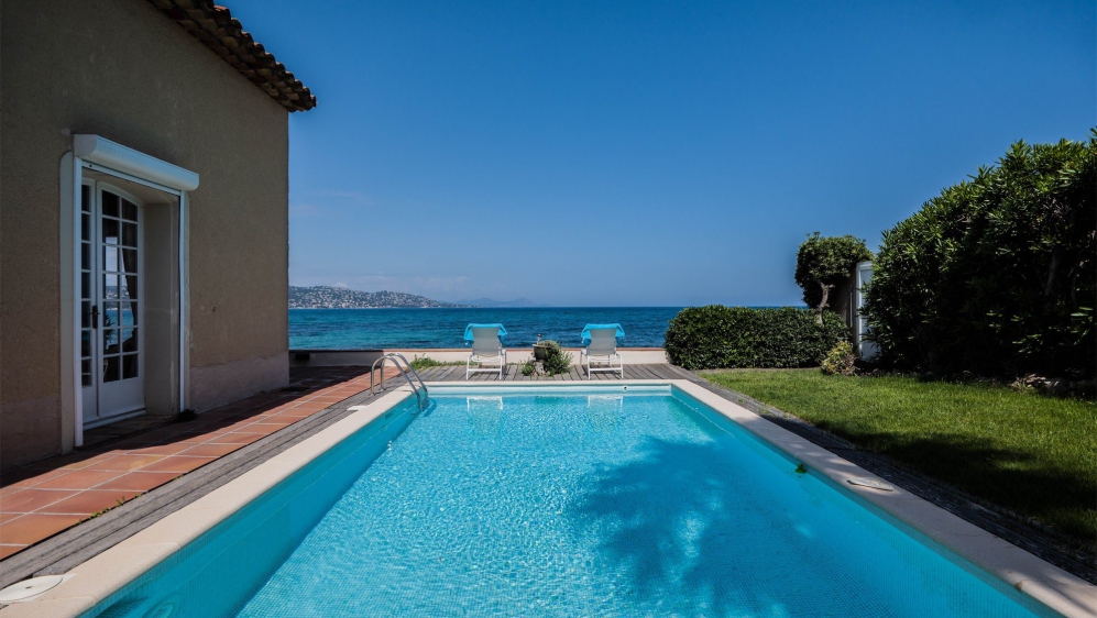 Unieke Waterfront villa aan zee in Sainte Maxime – Een zeldzame kans aan de Golf van Saint-Tropez