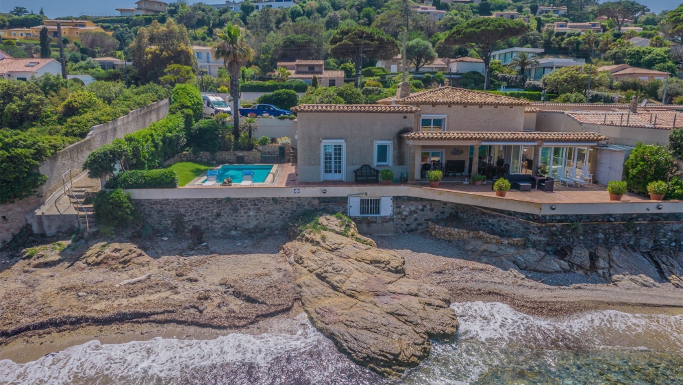 Unieke Waterfront villa aan zee in Sainte Maxime – Een zeldzame kans aan de Golf van Saint-Tropez