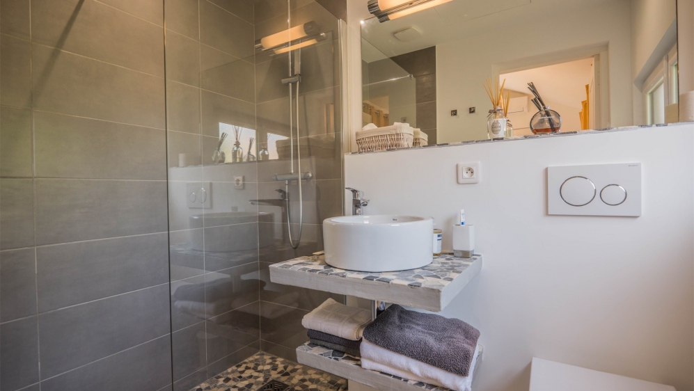 Spacious Provençal villa with panoramic sea views in private and secure domain