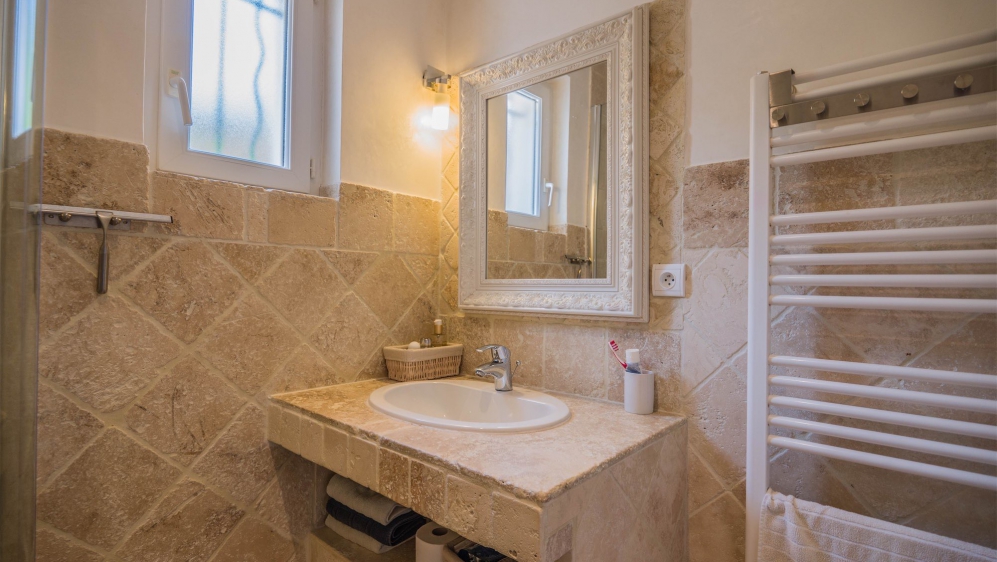 Spacious Provençal villa with panoramic sea views in private and secure domain