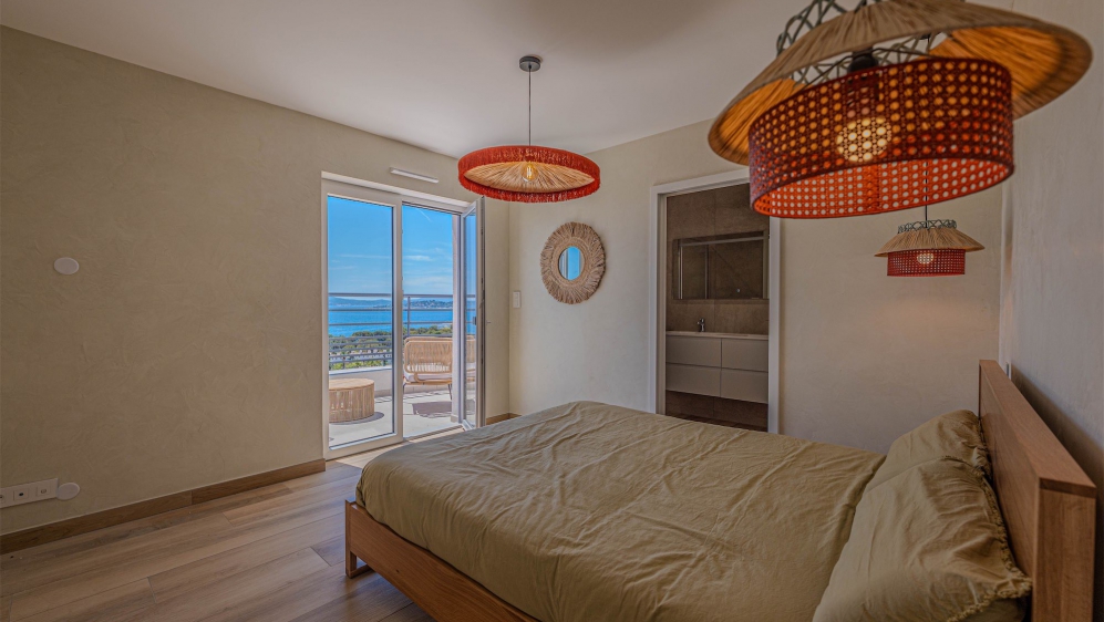 Volledig gerenoveerde villa met spectaculair uitzicht op de baai van Saint-Tropez