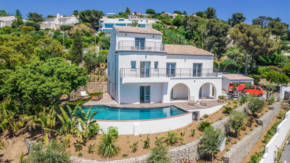 Volledig gerenoveerde villa met spectaculair uitzicht op de baai van Saint-Tropez