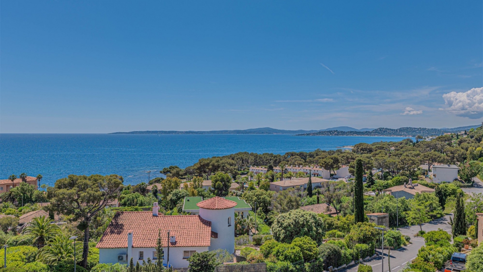 Volledig gerenoveerde villa met spectaculair uitzicht op de baai van Saint-Tropez
