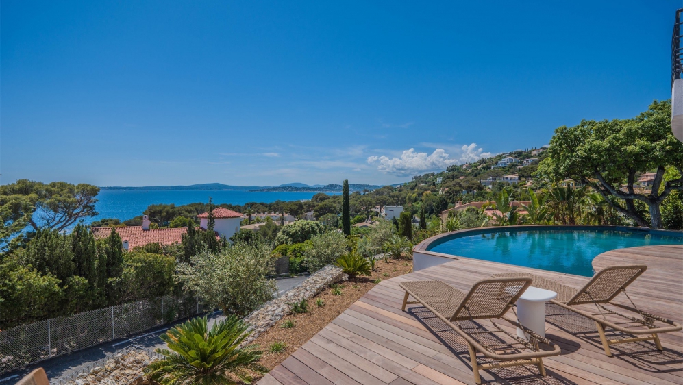 Volledig gerenoveerde villa met spectaculair uitzicht op de baai van Saint-Tropez