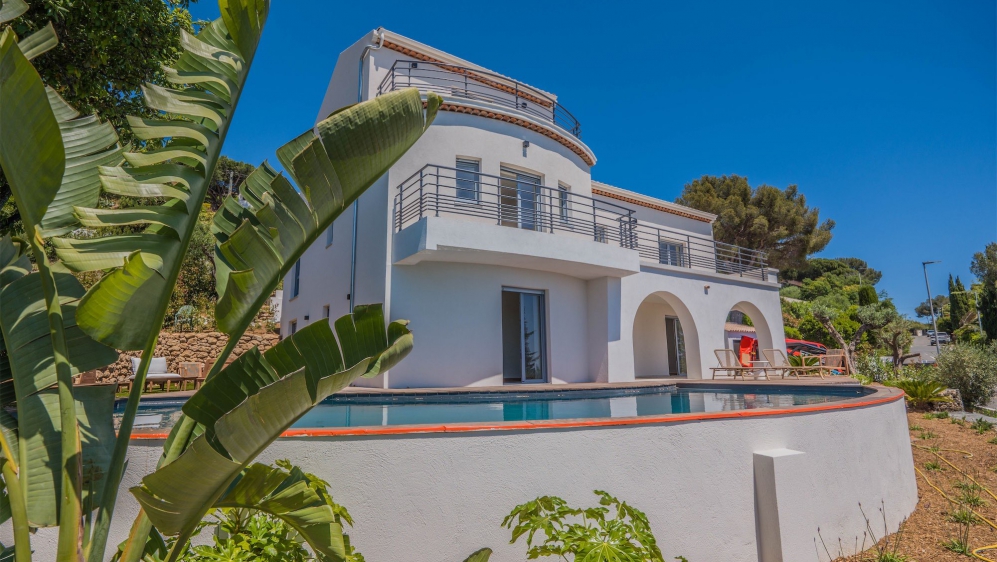 Volledig gerenoveerde villa met spectaculair uitzicht op de baai van Saint-Tropez