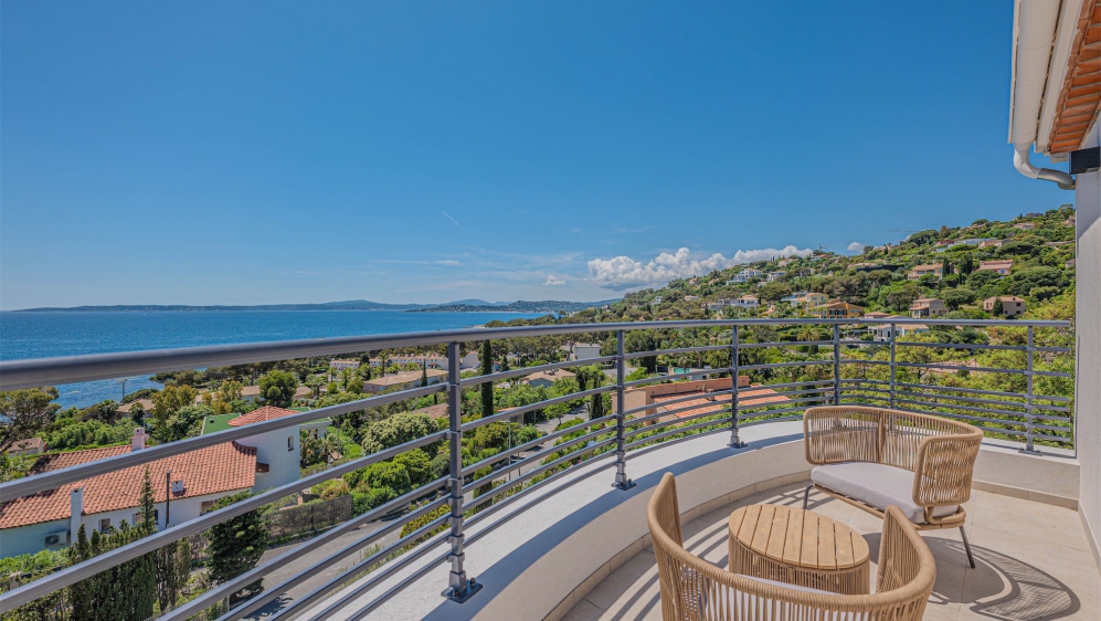 Volledig gerenoveerde villa met spectaculair uitzicht op de baai van Saint-Tropez