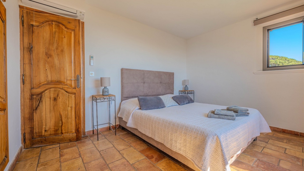 Karaktervolle villa op toplocatie met schitterend zeezicht en enorm potentieel - BUITENKANS!!!