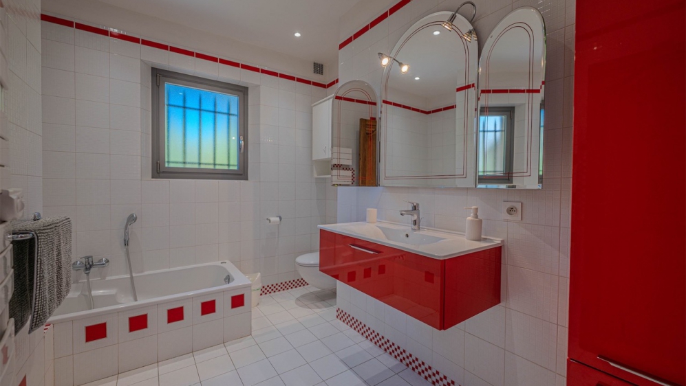 Karaktervolle villa op toplocatie met schitterend zeezicht en enorm potentieel - BUITENKANS!!!