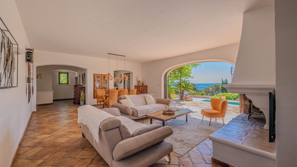 Karaktervolle villa op toplocatie met schitterend zeezicht en enorm potentieel - BUITENKANS!!!