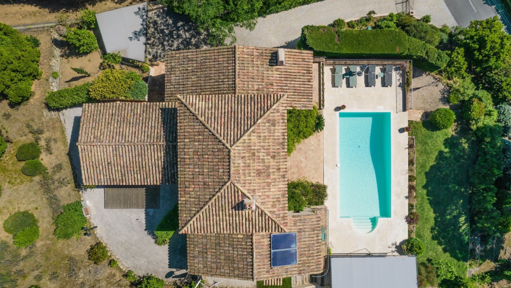 Karaktervolle villa op toplocatie met schitterend zeezicht en enorm potentieel - BUITENKANS!!!