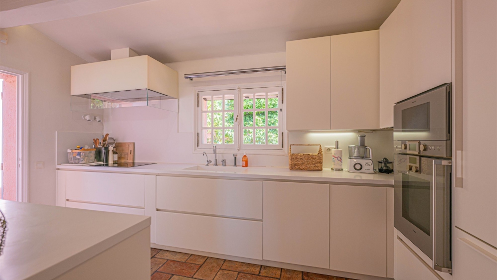 Zeldzame kans op toplocatie: charmante villa met zeezicht, rust en enorm renovatiepotentieel