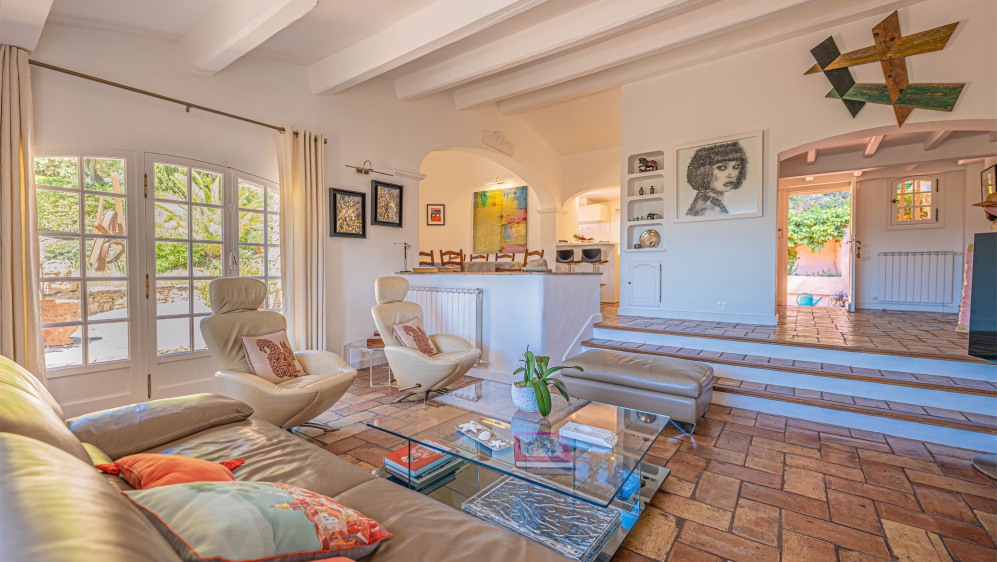 Zeldzame kans op toplocatie: charmante villa met zeezicht, rust en enorm renovatiepotentieel