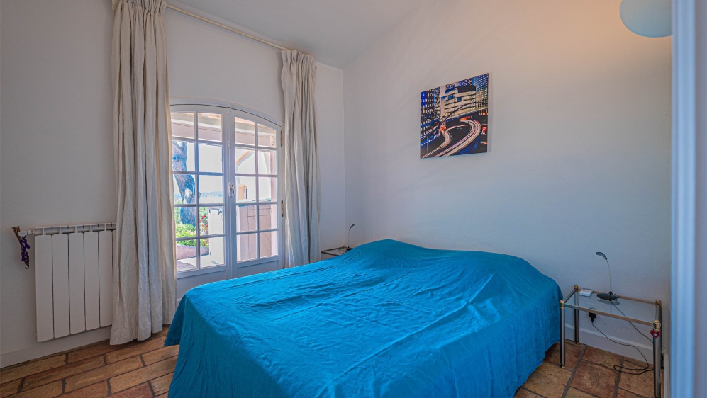 Zeldzame kans op toplocatie: charmante villa met zeezicht, rust en enorm renovatiepotentieel