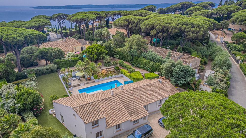 Buitenkans: modern Provencaalse villa op heerlijke locatie voor zeer scherpe prijs!