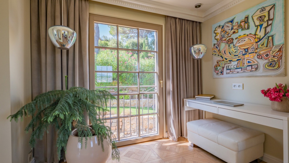 Exclusive villa with the most spectacular views over La Nartelle beach and the sea