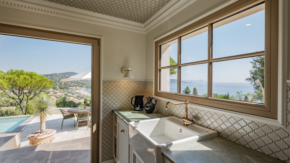 Exclusive villa with the most spectacular views over La Nartelle beach and the sea