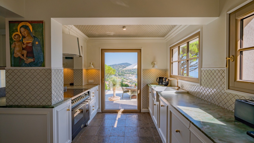 Exclusive villa with the most spectacular views over La Nartelle beach and the sea