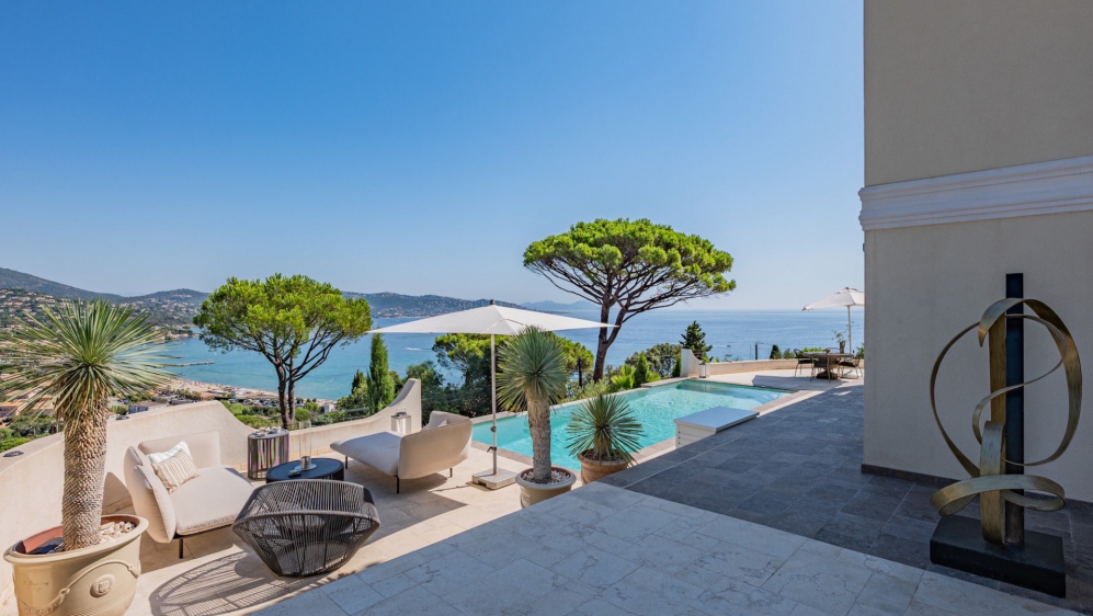 Exclusive villa with the most spectacular views over La Nartelle beach and the sea