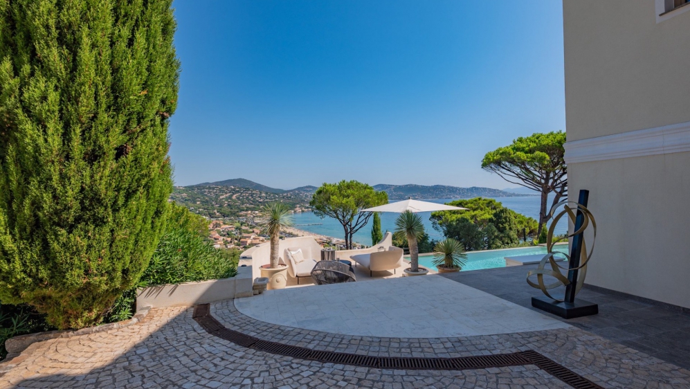Exclusive villa with the most spectacular views over La Nartelle beach and the sea