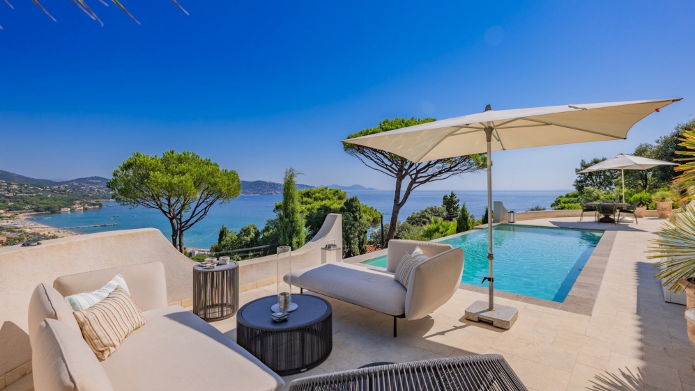 Exclusive villa with the most spectacular views over La Nartelle beach and the sea