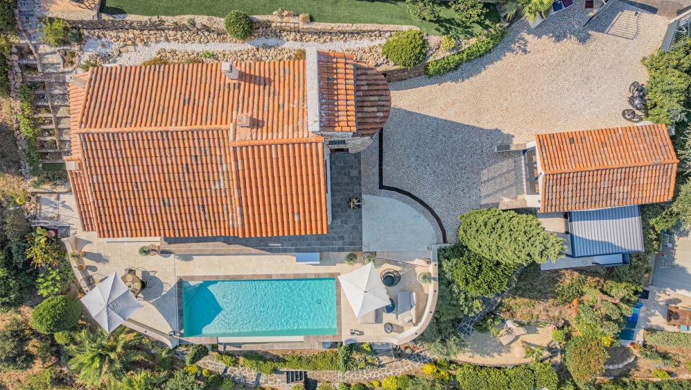 Exclusive villa with the most spectacular views over La Nartelle beach and the sea