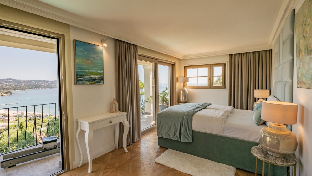 Exclusive villa with the most spectacular views over La Nartelle beach and the sea