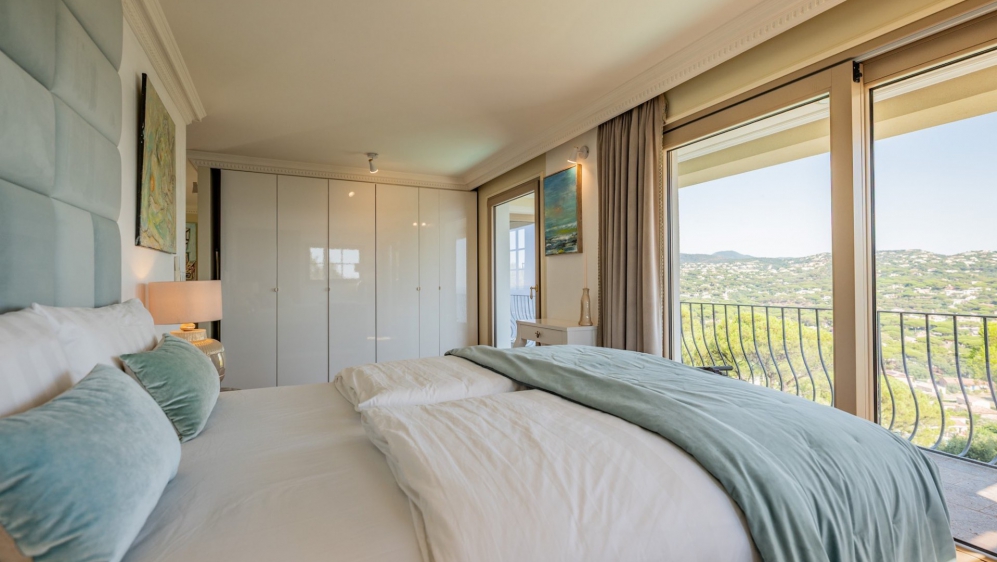 Exclusive villa with the most spectacular views over La Nartelle beach and the sea