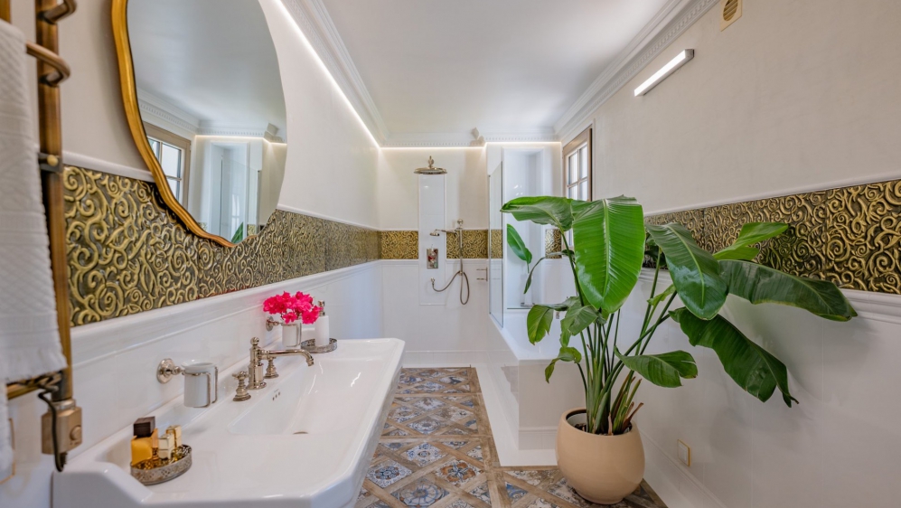 Exclusive villa with the most spectacular views over La Nartelle beach and the sea