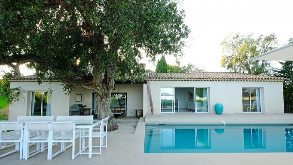 Stunning renovated villa with amazing sea views and walking distance to Grimaud Village